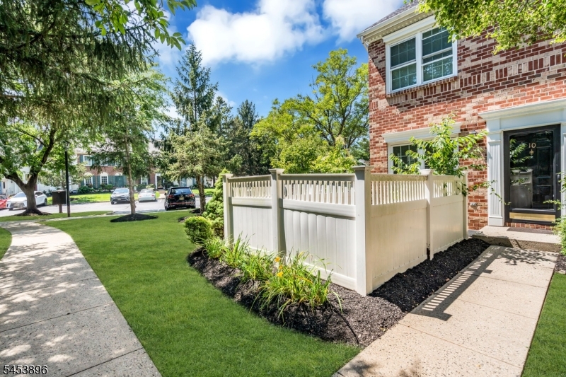 10 Brighton Way Property Photo 3