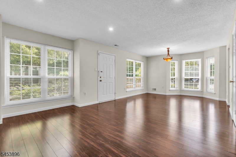 10 Brighton Way Property Photo 5