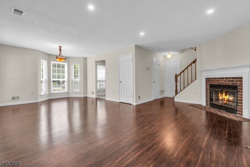 10 Brighton Way Property Photo 8