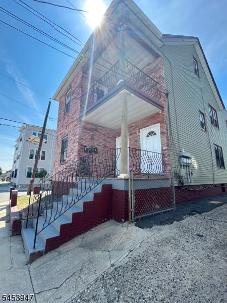 163 Dewey St Property Photo 1
