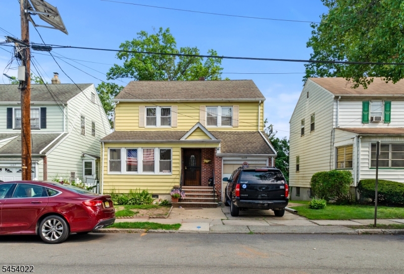 1603 Bayview Ave Property Photo 1