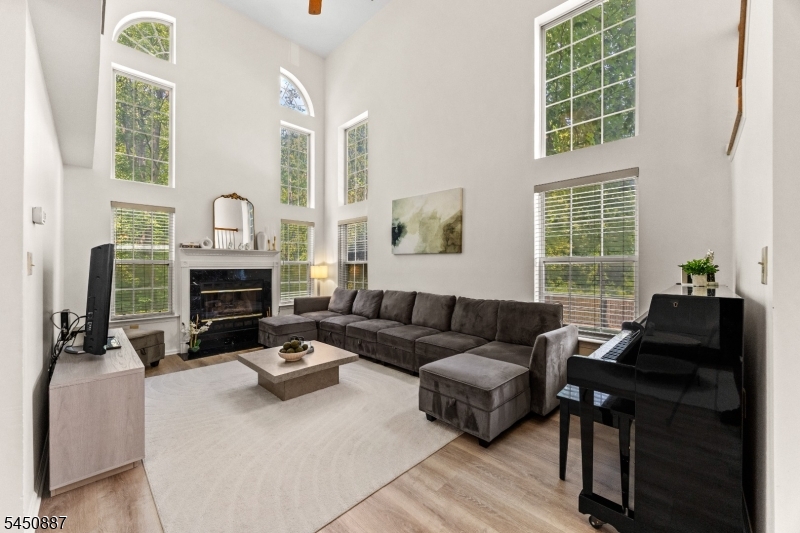 50 Washington Ct Property Photo 6