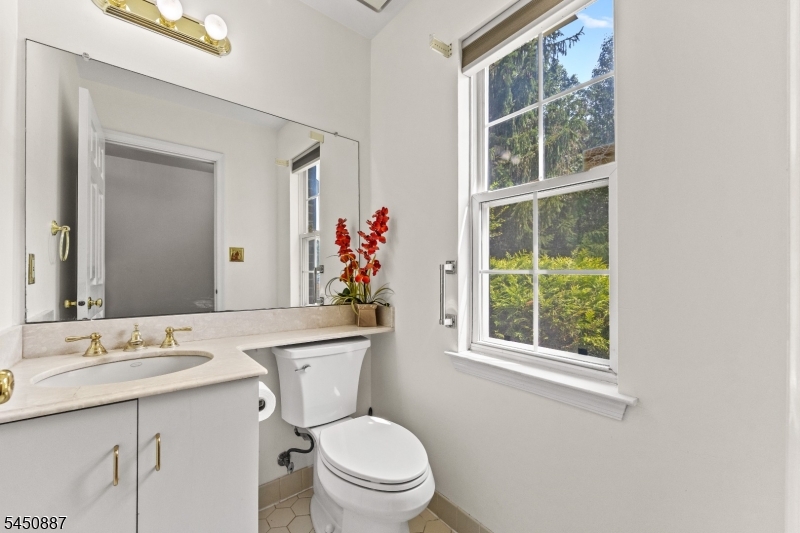 50 Washington Ct Property Photo 14