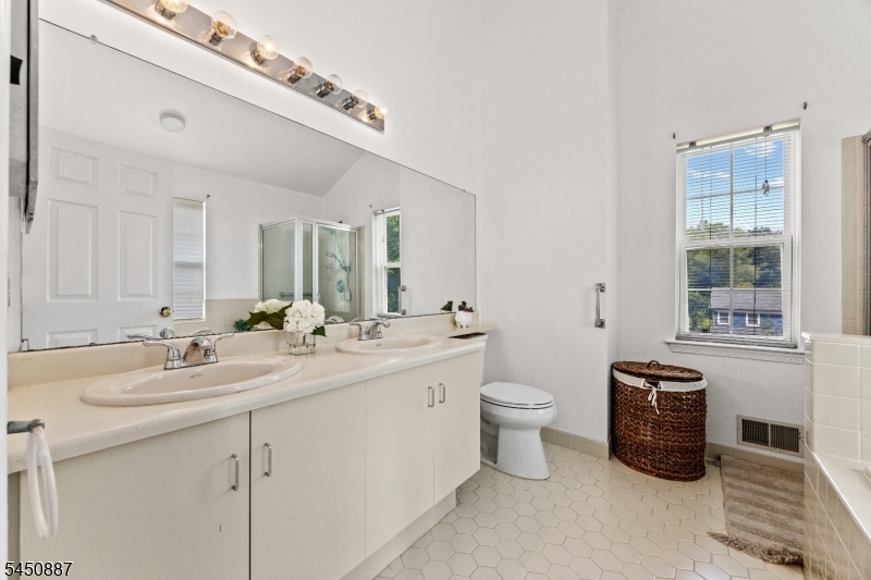 50 Washington Ct Property Photo 19