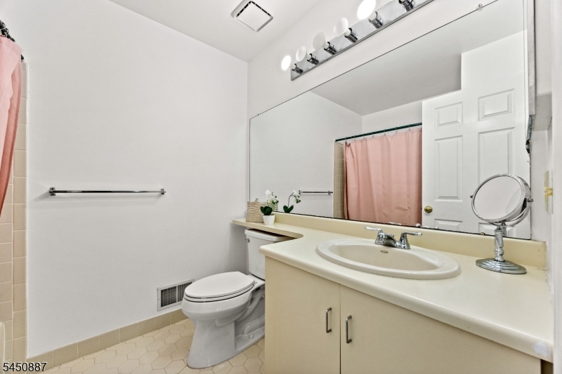 50 Washington Ct Property Photo 23