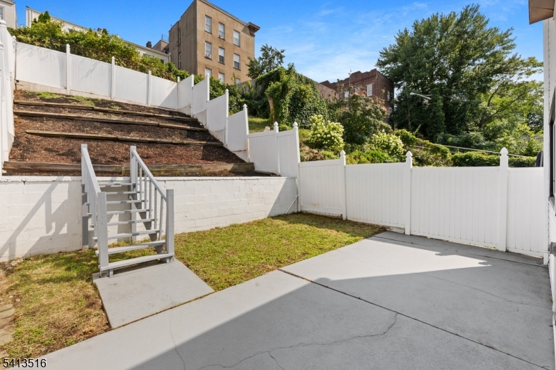 174 Terrace Ave Property Photo 33