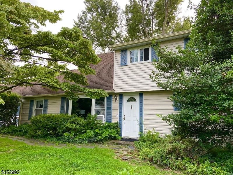 260 Nagle St Property Photo 1