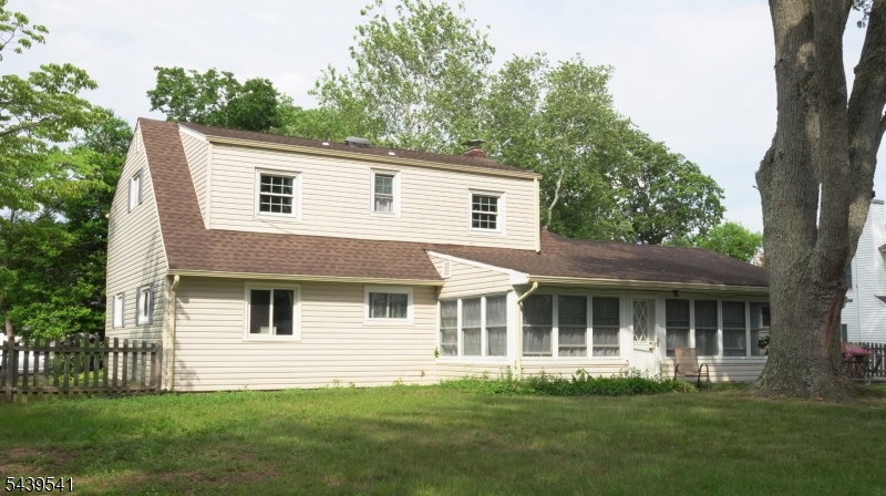 260 Nagle St Property Photo 3