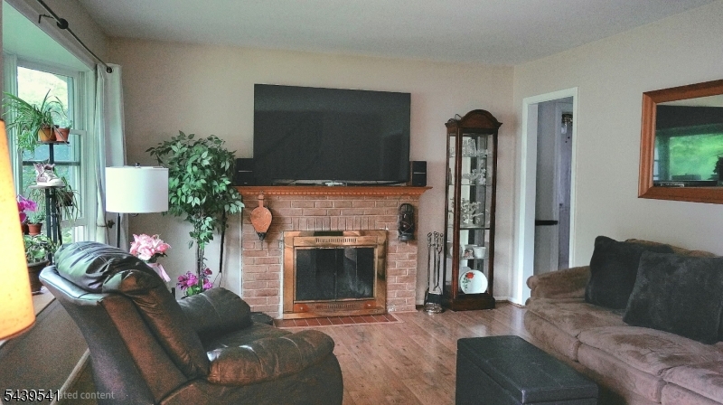 260 Nagle St Property Photo 4