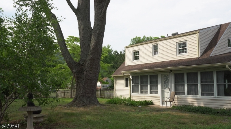 260 Nagle St Property Photo 10