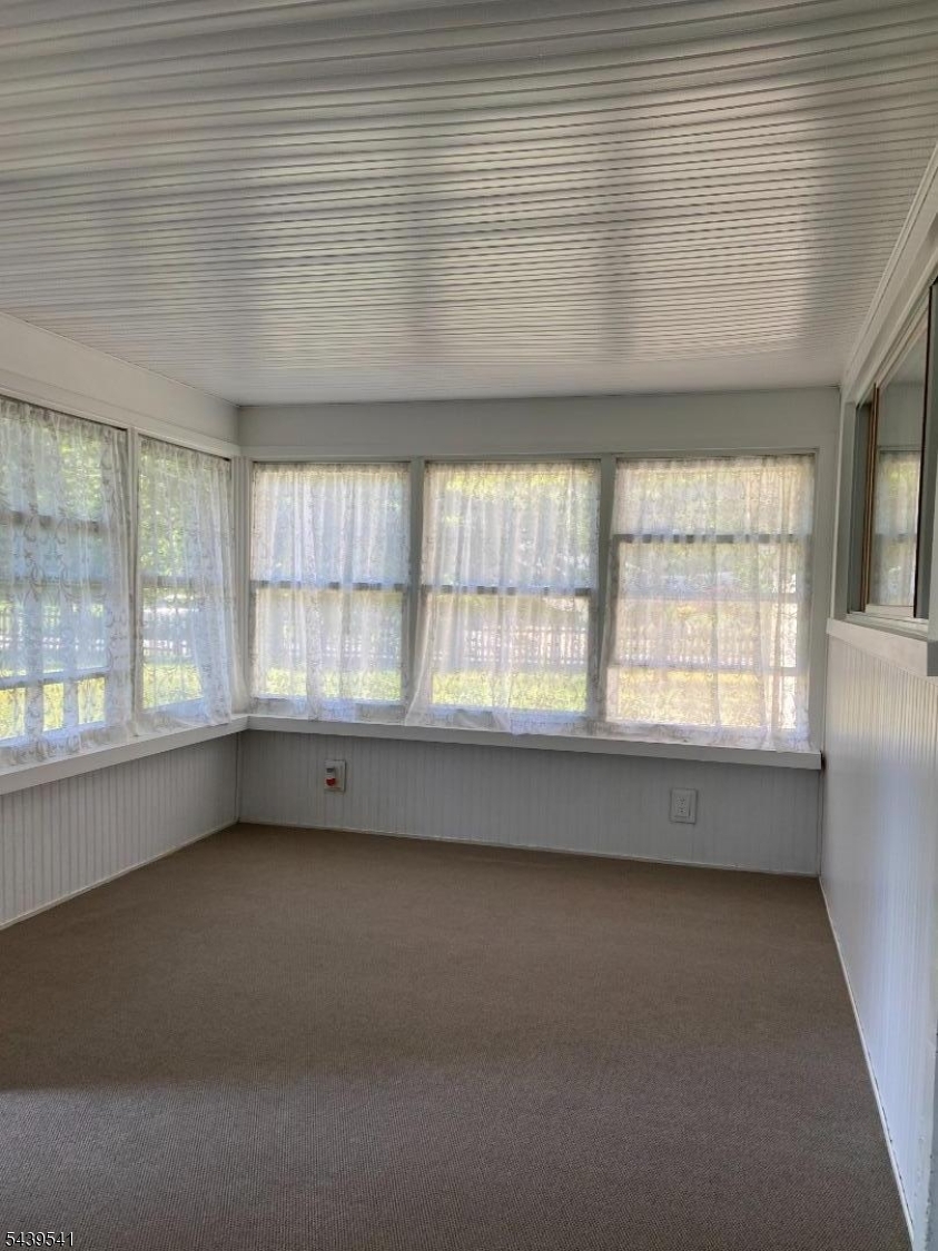260 Nagle St Property Photo 11
