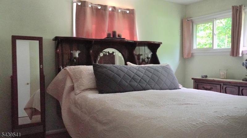 260 Nagle St Property Photo 12