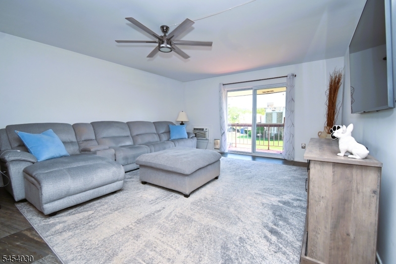 808 Eves Dr 2m Property Photo 2