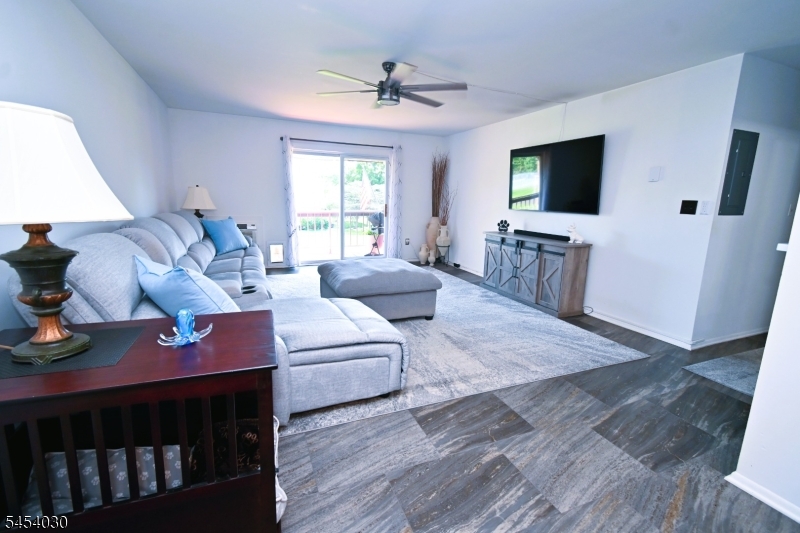 808 Eves Dr 2m Property Photo 3