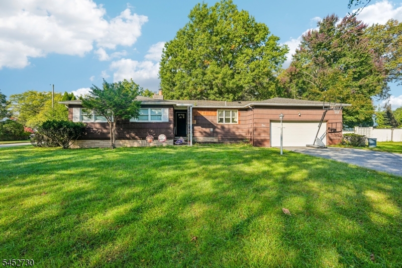 1 Raleigh Ln Property Photo 1