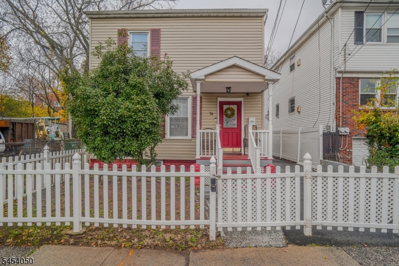 74 Lincoln Pl Property Photo 1