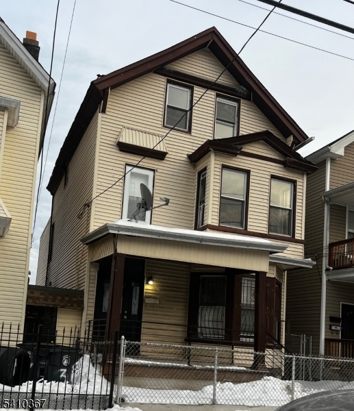 345 Summer Ave Property Photo 1