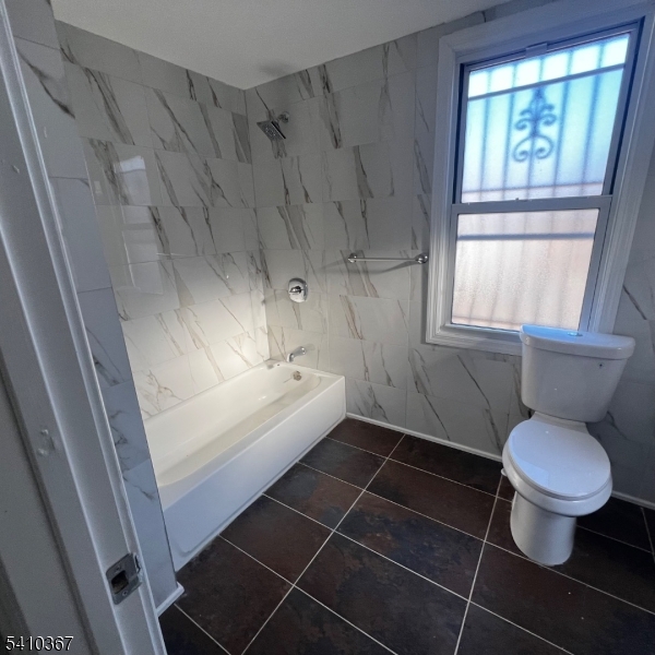 345 Summer Ave Property Photo 3