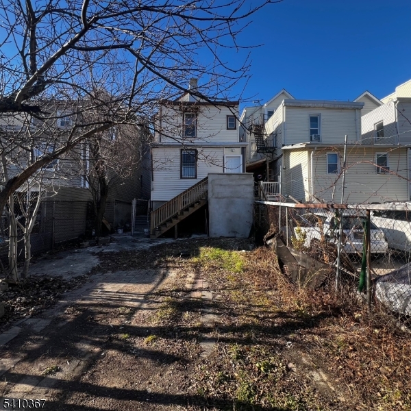 345 Summer Ave Property Photo 9