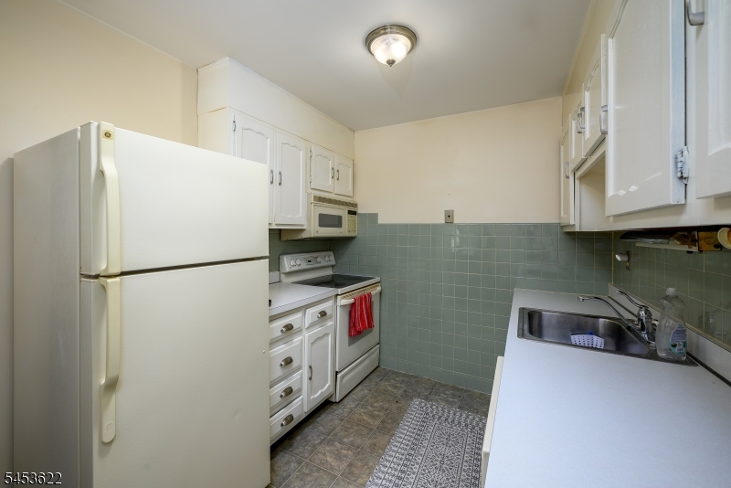 1020 Aberdeen Dr Property Photo 8