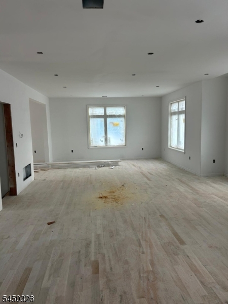 312 Lincoln St Property Photo 9