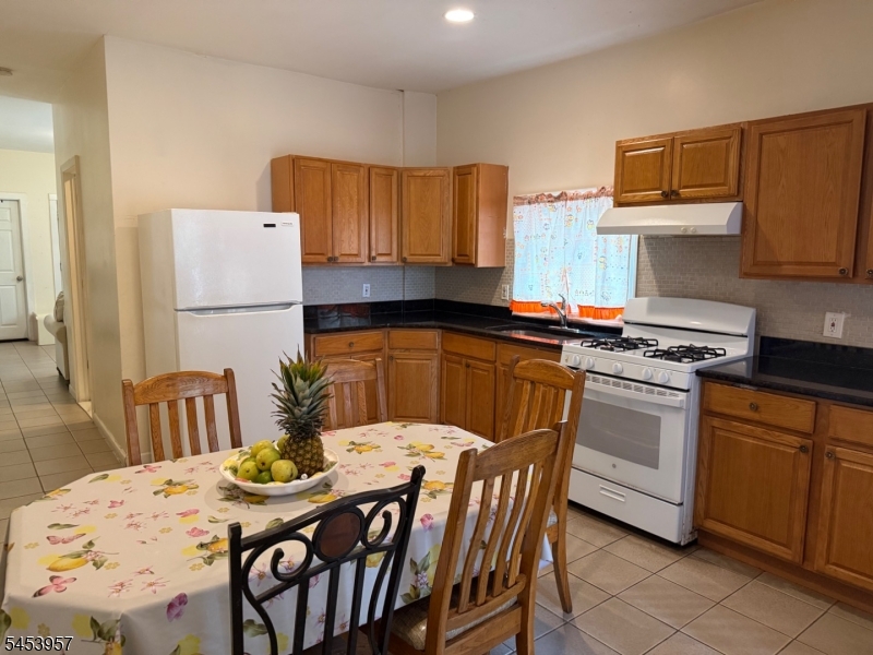 193 Temple St Property Photo 1