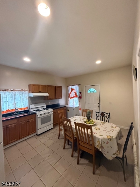 193 Temple St Property Photo 2