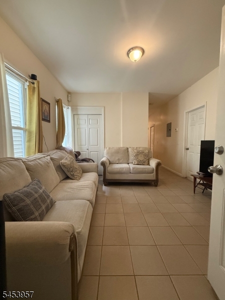 193 Temple St Property Photo 4