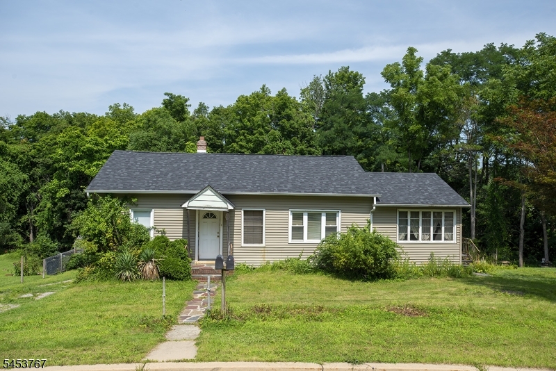 91 Sterling St Property Photo 3