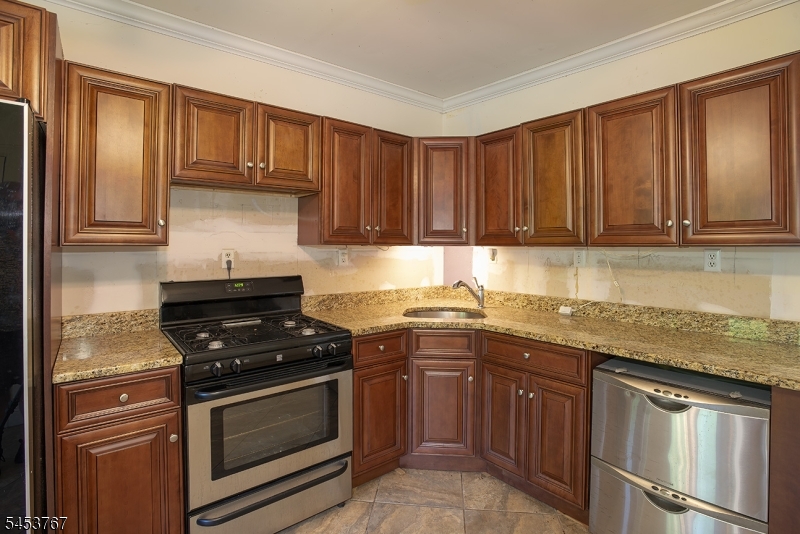 91 Sterling St Property Photo 23