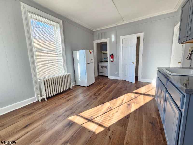 70 Jackson Ave B Property Photo 1