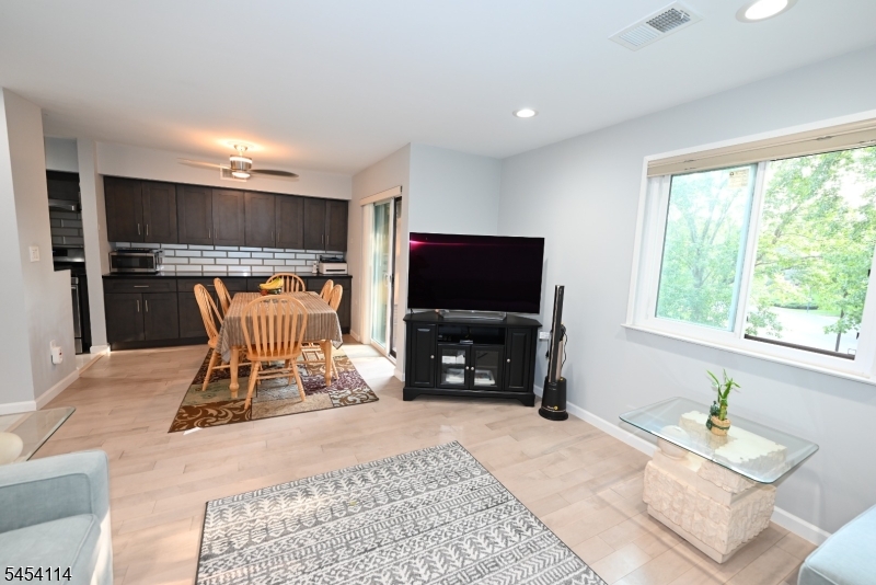 3905 Balsam Way Property Photo 5