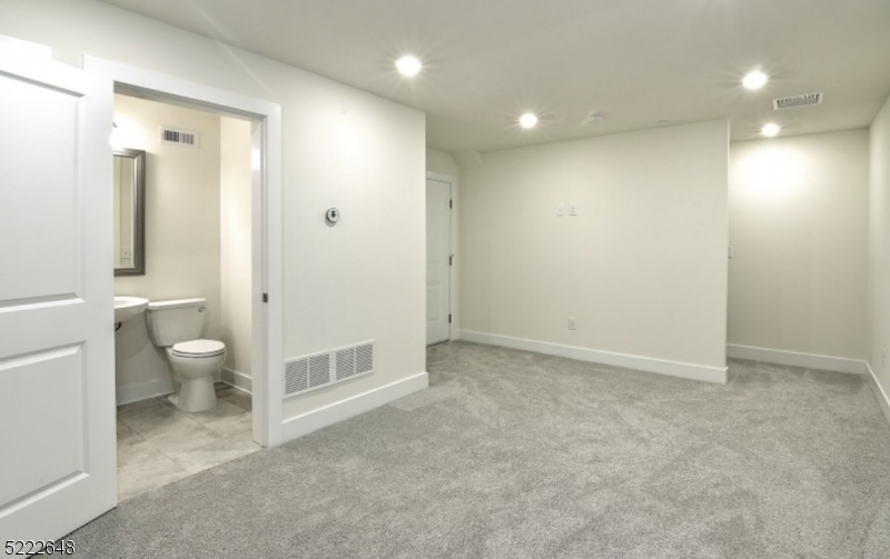 712 Parkview Ln Property Photo 10