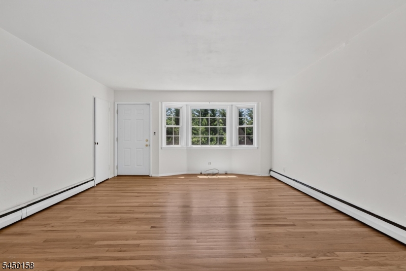 1387 Hamilton St Property Photo 4
