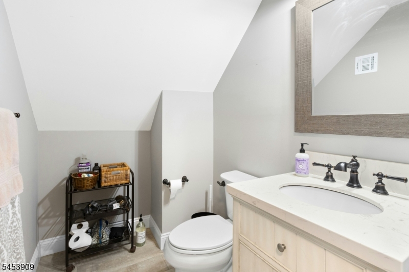 8 Cherokee Road Property Photo 20