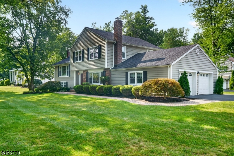 4 Fox Chase Ln Property Photo 1