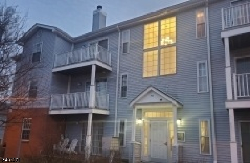 755 Summer Ave 2C Property Photo 1