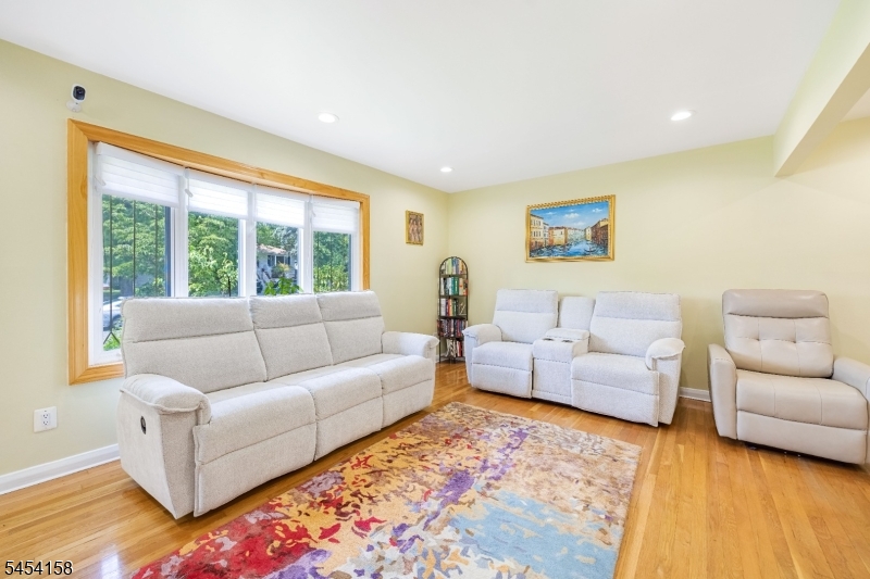 1607 Broad St Property Photo 4