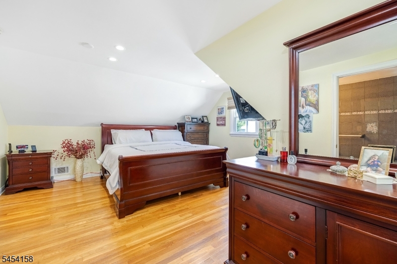 1607 Broad St Property Photo 11
