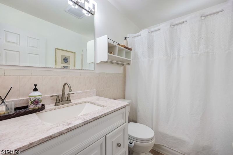 1607 Broad St Property Photo 12
