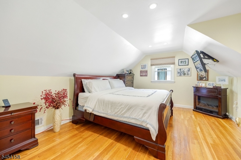 1607 Broad St Property Photo 13