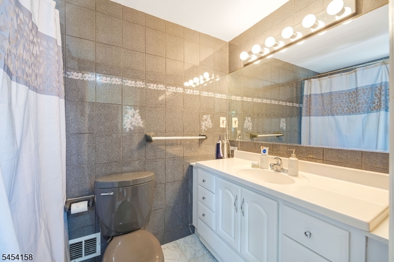 1607 Broad St Property Photo 15