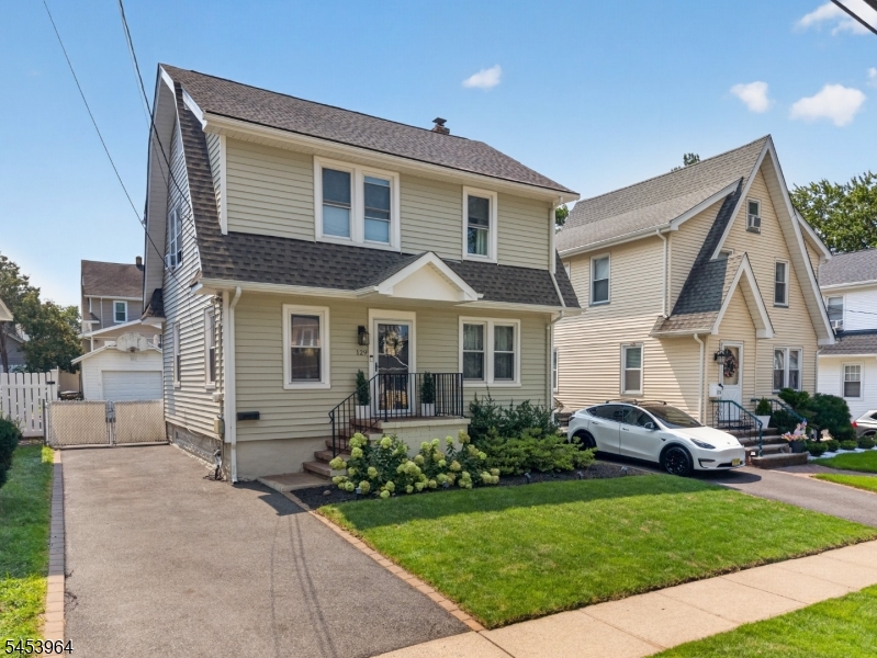 129 Demarest Ave Property Photo 2