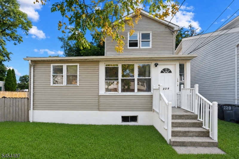 229 Parkinson Ave Property Photo 2