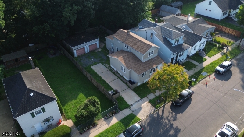 229 Parkinson Ave Property Photo 4