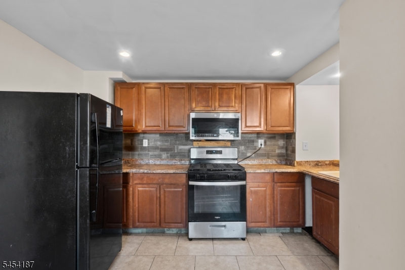 229 Parkinson Ave Property Photo 6