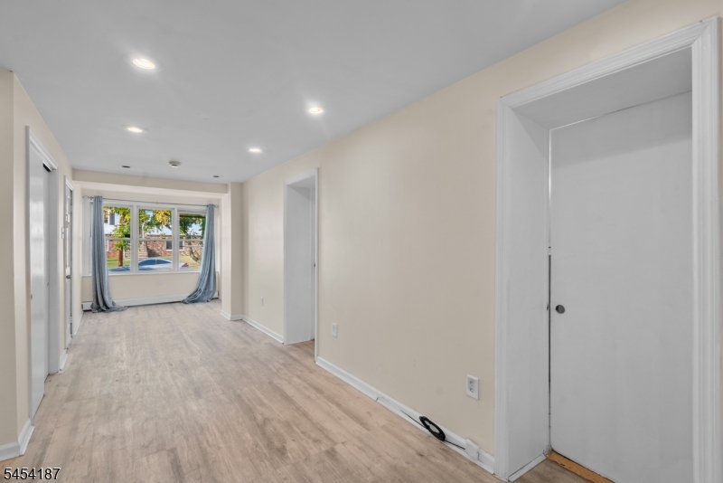 229 Parkinson Ave Property Photo 13