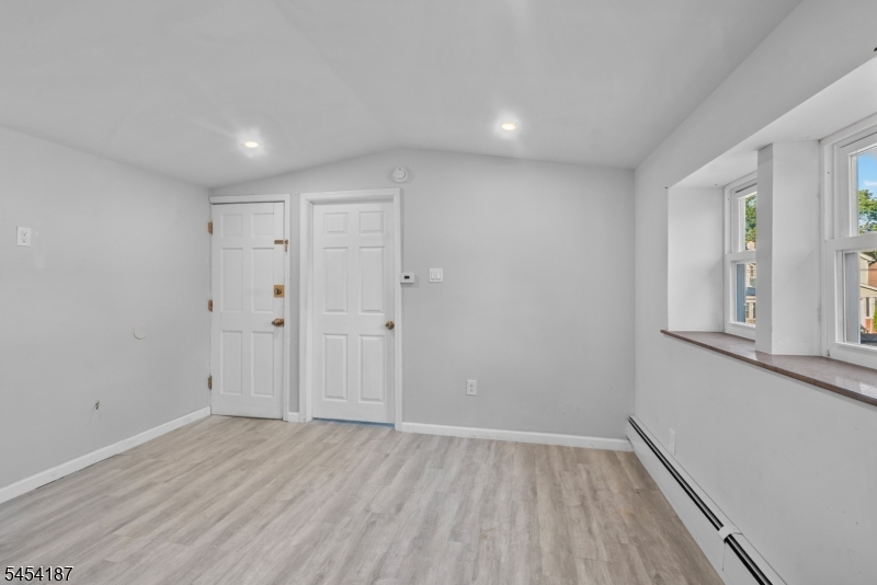 229 Parkinson Ave Property Photo 25