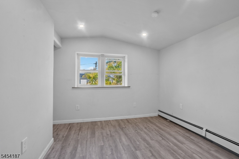 229 Parkinson Ave Property Photo 28