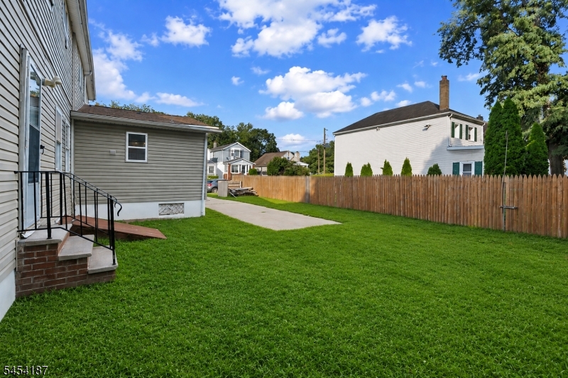 229 Parkinson Ave Property Photo 38